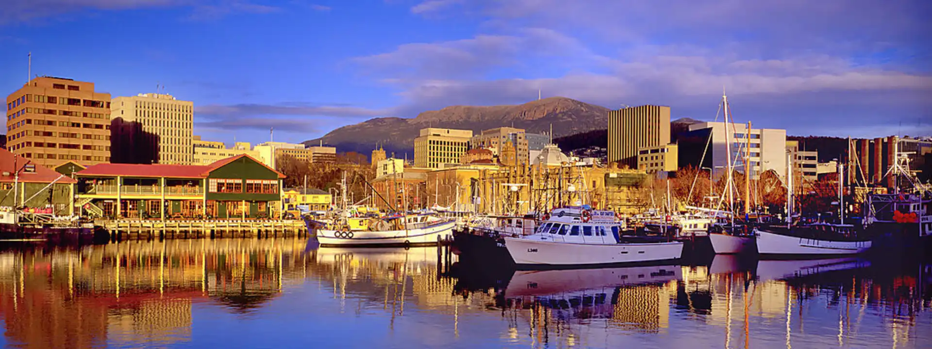 TASMANIA CIRCUMNAVIGATION CRUISE Hobart harbour